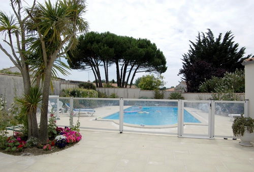 Large rental in Bois Plage, warm and open single storey house...