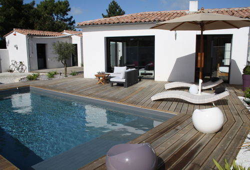 Villa offering lovely accommodation near the beach near the market