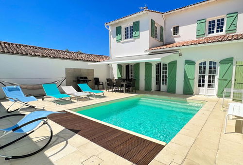 Superb architect villa with heated swimming pool