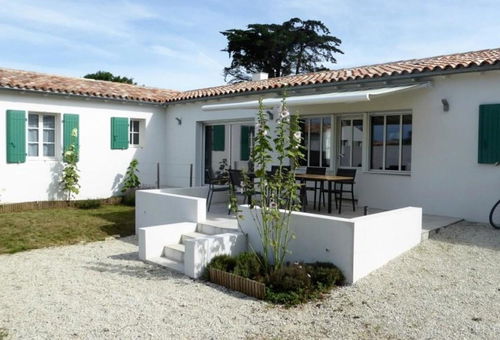 Maison de 116m² dans le village de La Couarde-sur-Mer, à 650m de la plage et...
