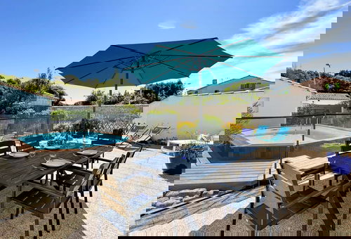 Pretty house with swimming pool, garden