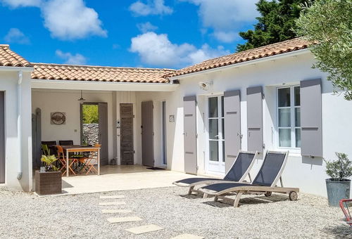 Villa on one level, at a place called La Passe