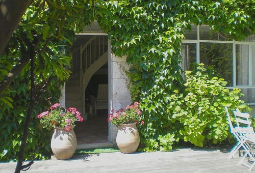 Maison rétaise avec cour au centre village de La Couarde sur mer.