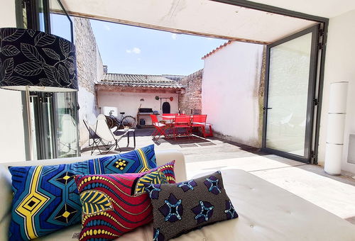 Pleasant quiet villa in the village center