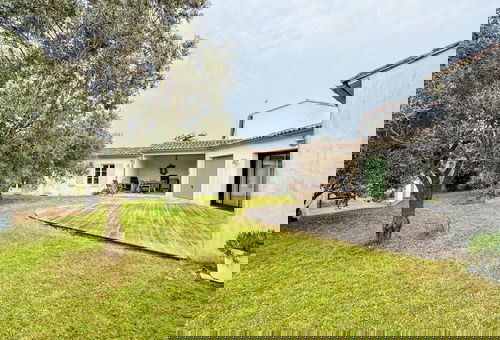 Superb quiet villa, close to beaches and shops