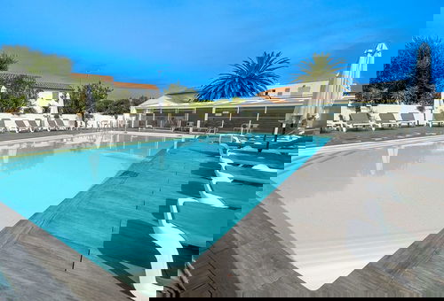 House in residence close to beaches and shops