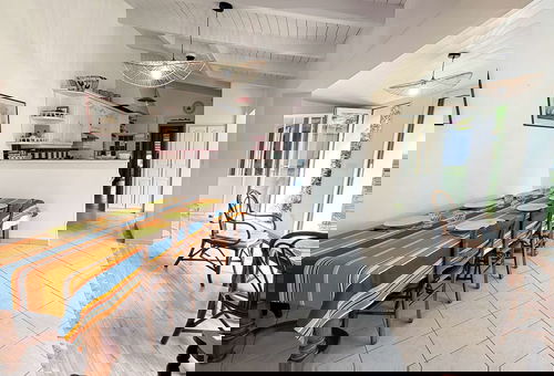 Villa near the beach. Pets allowed.