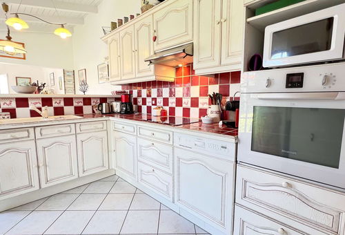 Villa near the beach. Pets allowed.