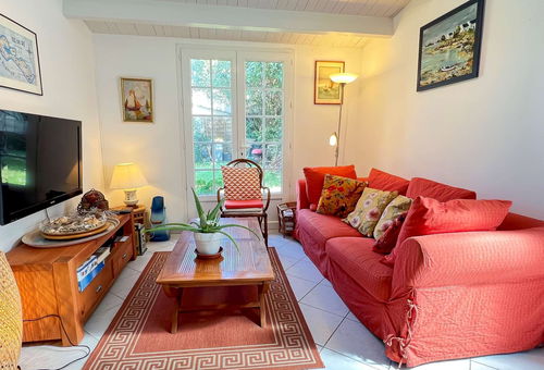 Villa near the beach. Pets allowed.