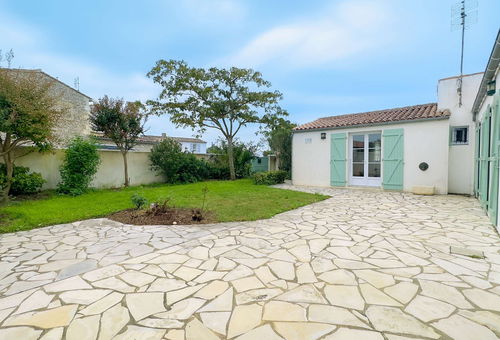 Agréable villa avec jardin au calme avec parking.