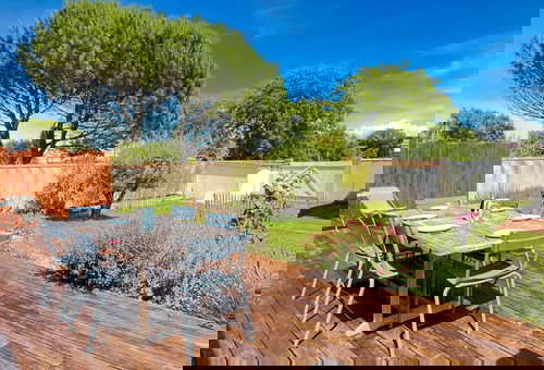 Villa near the beach with annex, garden and parking