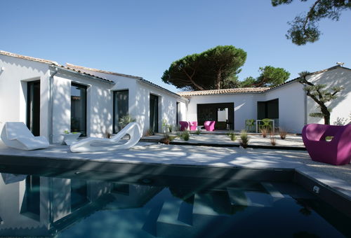 Villa a proximité du marché disposant d'un beau jardin
