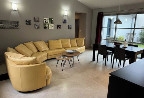 Small house with modern decoration near the beach