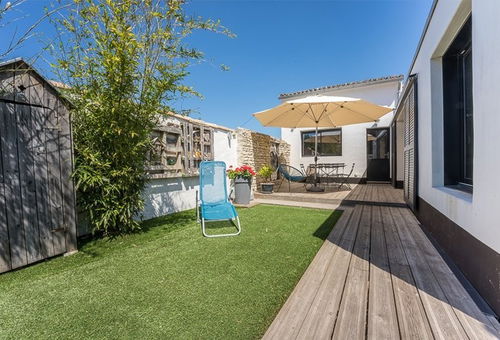 Vous apprécierez cette maison (ancien restaurant La Bicyclette), récemment...