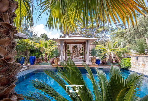 Villa high-tech near the beach