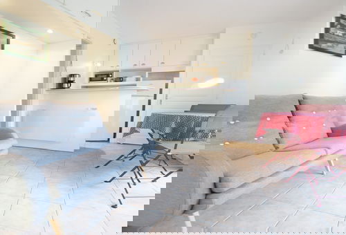 Close to shops and the beach, this apartement is perfect to forget your car.