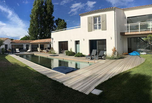 Villa offrant de belles prestations disposant d'une piscine