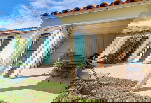 In La Couarde, pretty single storey villa