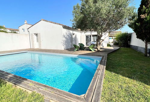 Superbe villa avec piscine dans le village 