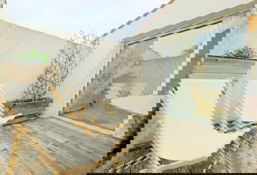 In the heart of the village of Ars-en-Ré, this apartment is located on the...