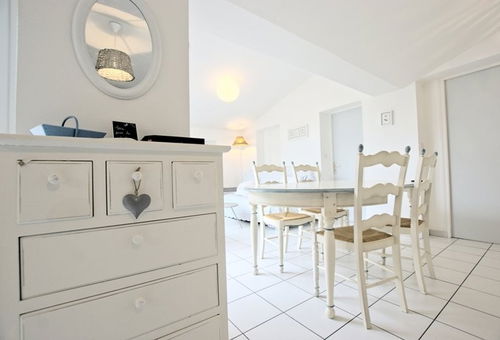 Au cœur du village d’Ars-en-Ré, cet appartement se situe sur le port, au...