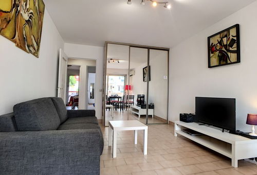 Agréable appartement contemporain 1...