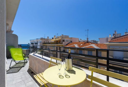 Large modern 2 bedroom apartment...