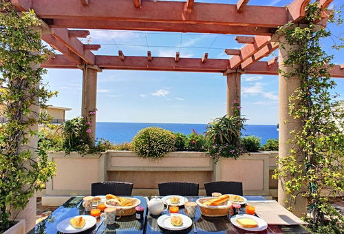 Sublime 2/3 bedroom apartment on the top floor