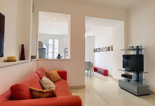 Apartment with two balconies, two bedrooms and two bathrooms.
