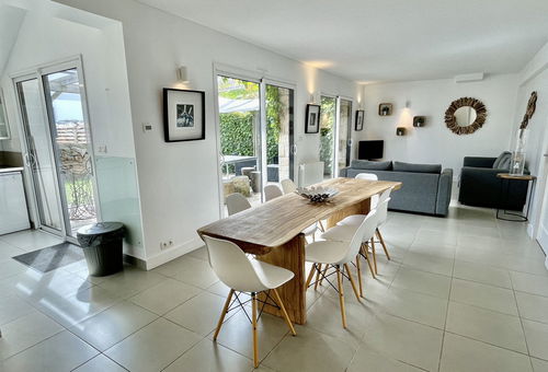 Close to the beach, the lovely TRIPLETTE OUEST 