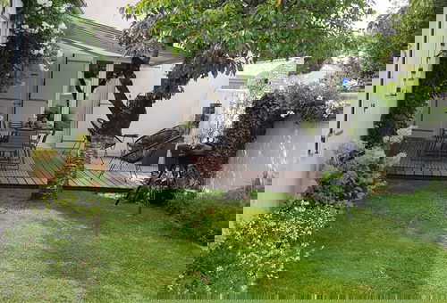 Nichée dans une petite rue du Bois-Plage-en-Ré, cette maison vous accueille...