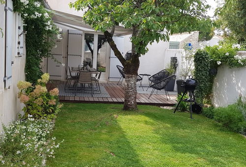 Nestled in a small street in Bois-Plage-en-Ré, this house welcomes you in a...