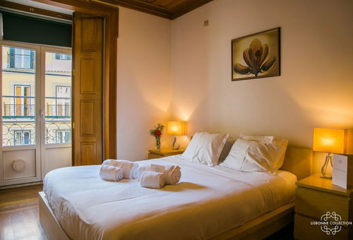 Situé Aux Portes Du Château São Jorge, Cet Appartement De 75m² Est Baigné De...
