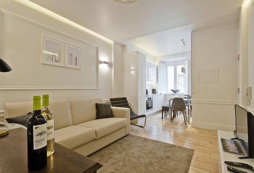 Exclusive Downtown Apartment (C74)