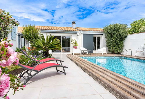 Cette maison est très bien située, au calme d'une venelle, entre plage et...