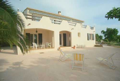 Cette belle villa, pouvant accueillir jusqu'a 12 personnes, confortablement...