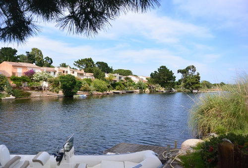 Idéalement située au bord de la lagune de Saint Cyprien à seulement 100...