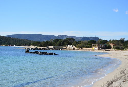 Ideally located at the edge of the lagoon of Saint Cyprien just 100 meters...