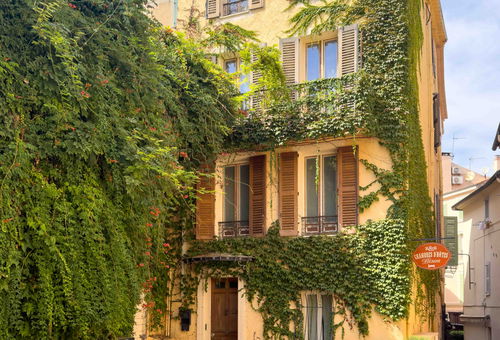 House 2 minutes walk from the Palais des Festivals