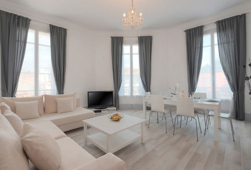Grand appartement située à 5 minutes à pied du Palais des festivals