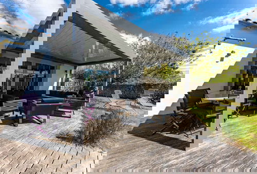 This recent house of 130m ² consists of a large living room 42m ² and 3...