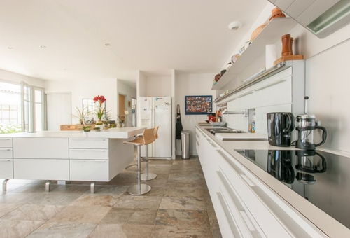 Cette maison récente de 130m² est constituée d’une grande pièce à vivre de...