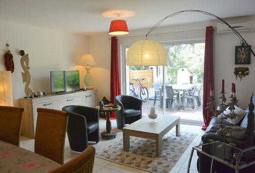 Maison neuve, de plain pieds, mitoyenne sur un côté, d'une surface de 80m²,...