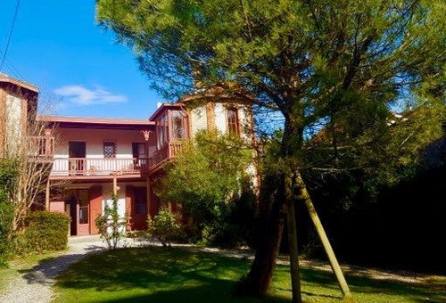 Directly facing the bay, beautiful villa mid XIXth century, about 250 m², on...