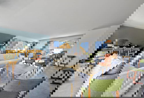 Cette résidence en première ligne offre un accès direct et privé aux plages...