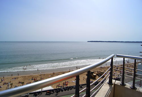 Apartment tastefully decorated by the sea with a seaview