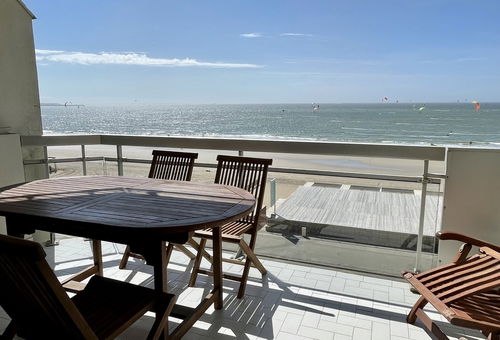 Apartment traditional decoration by the sea with a seaview