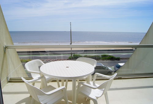 BEL APPARTEMENT REFAIT À NEUF FACE MER LA BAULE LES PINS