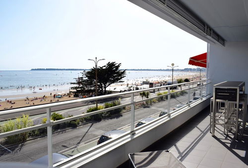 APPARTEMENT DE TYPE 4 FACE MER