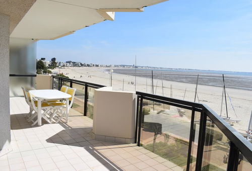 BEL APPARTEMENT DE TYPE 4 FACE MER PLAGE BENOIT